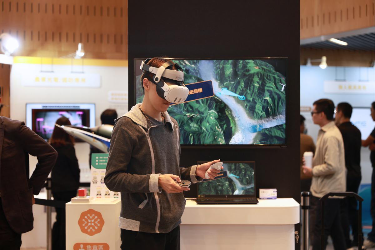 VR Interactive Experience, AI Application Pavilion Achievement Exhibition of MIRDC