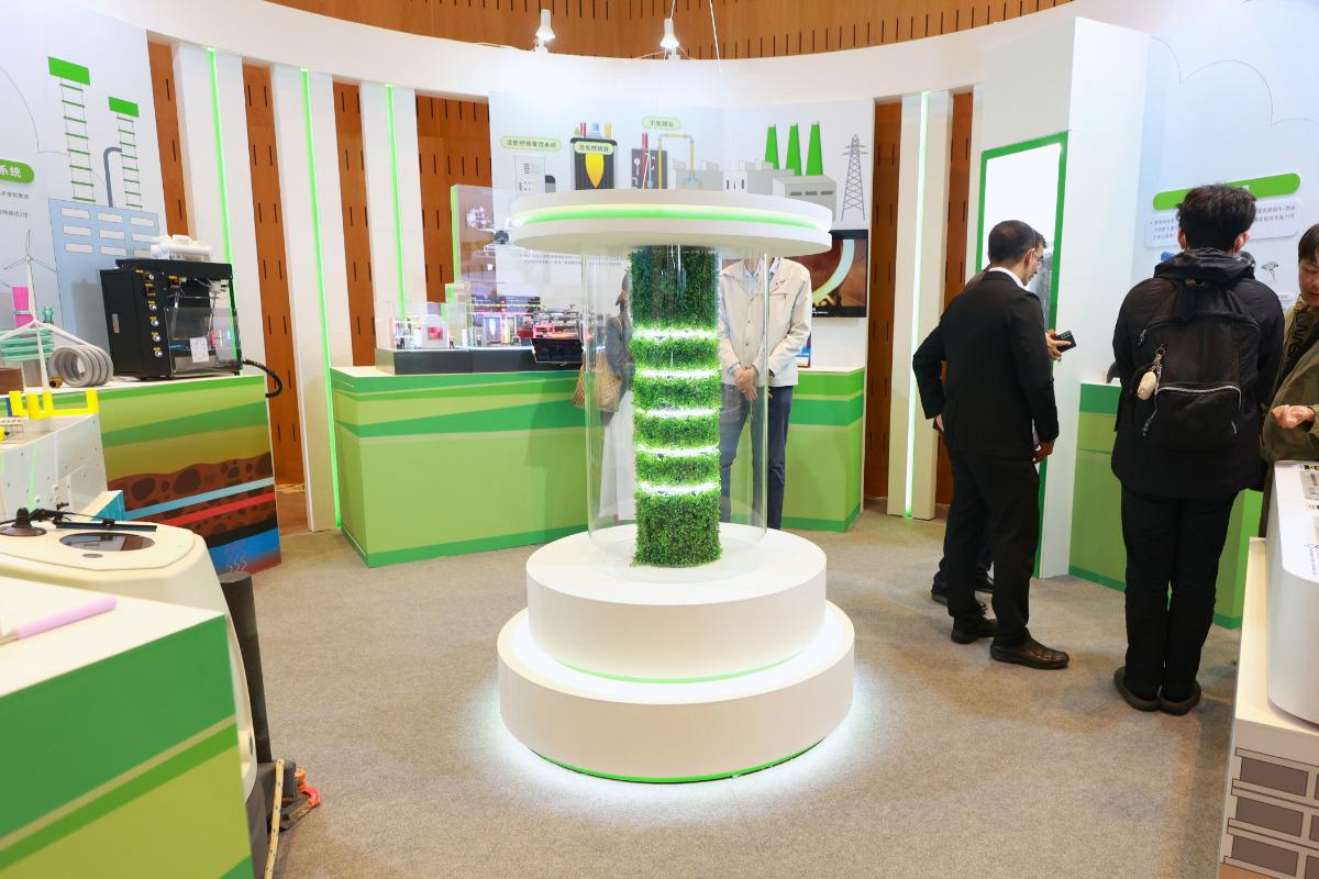 Visualizing Green Energy: Symbolizing a sustainable future.