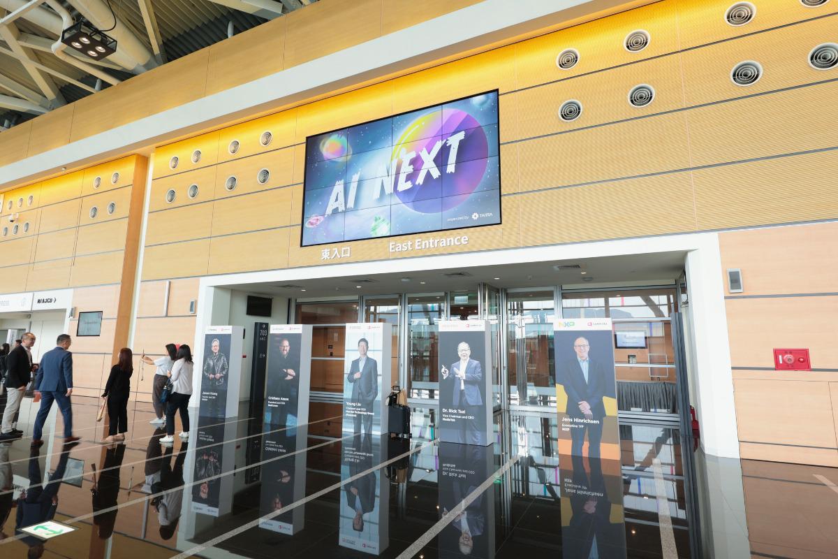 【互动设计】双鸿 COMPUTEX 2025 - 「缩小科技,放大理解」,3D沉浸式展场体验|KingOne Design 王一设计